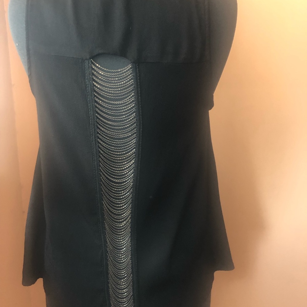 Black crop sleeveless top